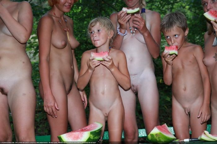 Green picnic nudists photo gallery